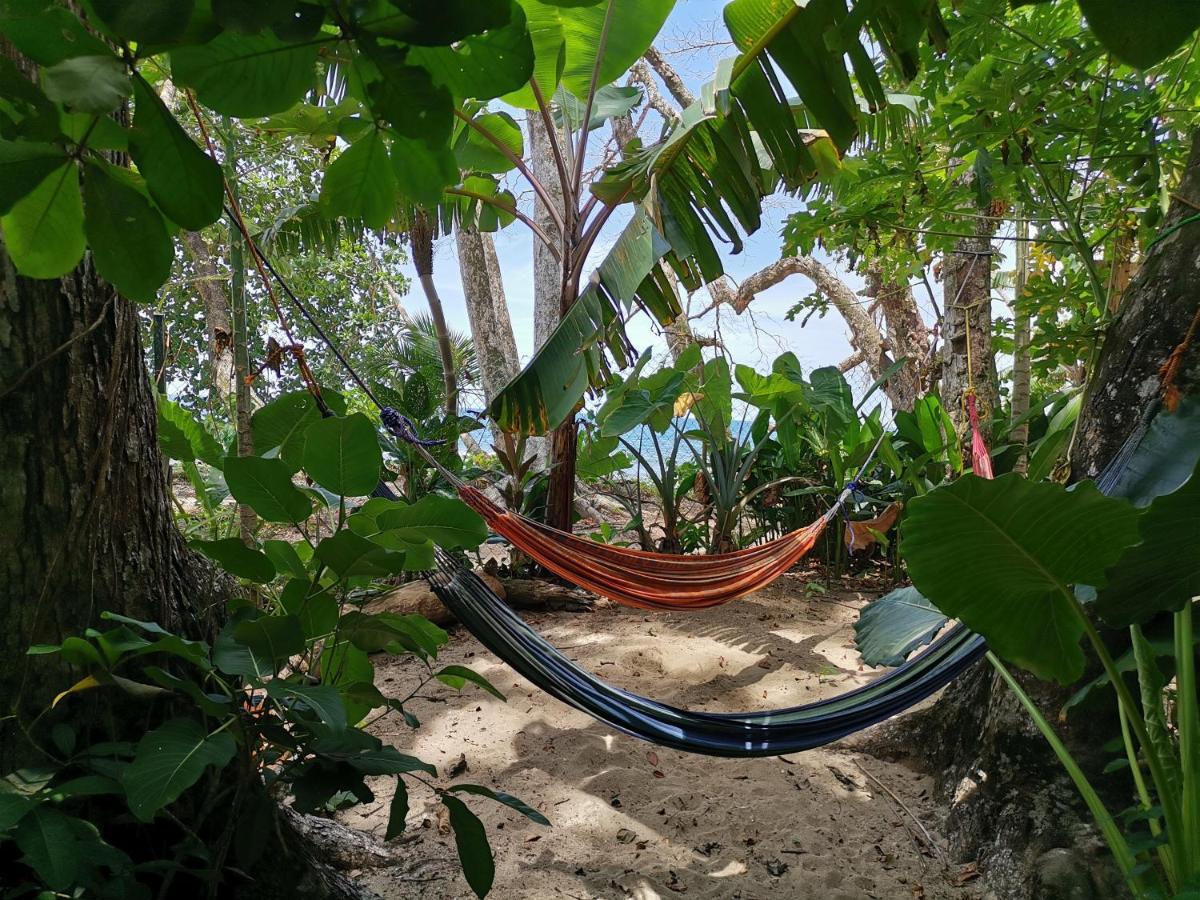 Oasis Beachfront Hostel Puerto Limon Esterno foto