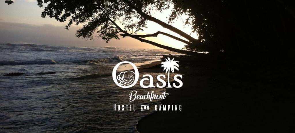 Oasis Beachfront Hostel Puerto Limon Esterno foto