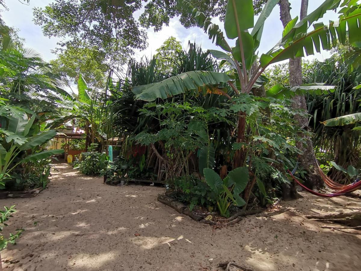 Oasis Beachfront Hostel Puerto Limon Esterno foto