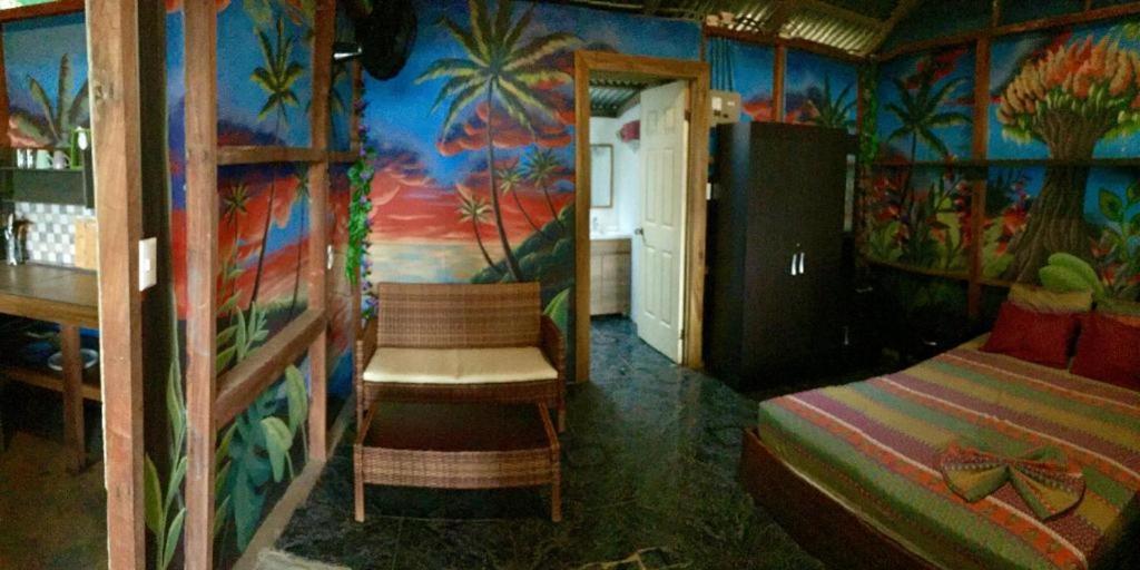 Oasis Beachfront Hostel Puerto Limon Esterno foto